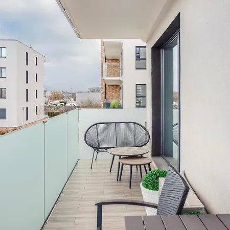 - Perłowa Przystań *