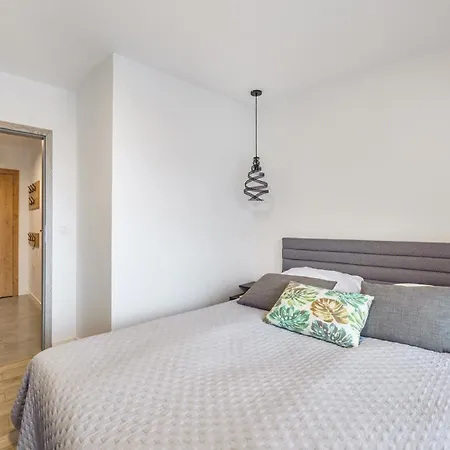 - Perlowa Przystan Kołobrzeg